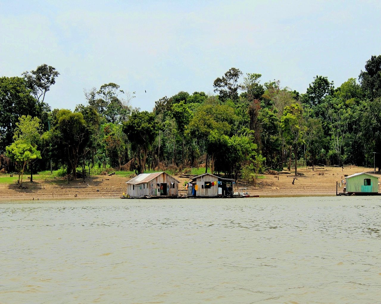 passeio de barco pelo rio amazonas em manaus